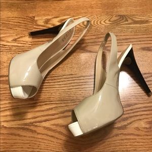 GUESS Nude Peep Toe Patent Leather Pumps 9.5